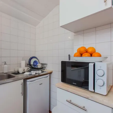 Daire Alfama Sunny & Typical Apartment, By Timecooler *