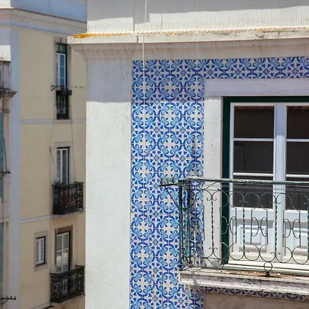 Daire Alfama Sunny & Typical Apartment, By Timecooler Lisboa