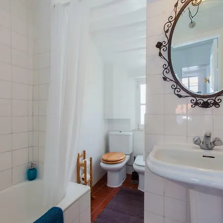 Alfama Sunny & Typical Apartment, By Timecooler דירה *