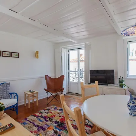 Daire Alfama Sunny & Typical Apartment, By Timecooler Lisboa