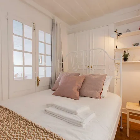 Daire Alfama Sunny & Typical Apartment, By Timecooler