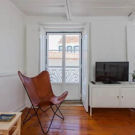 Daire Alfama Sunny & Typical Apartment, By Timecooler *