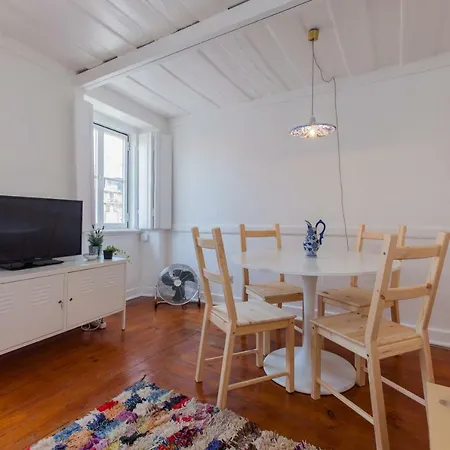 Daire Alfama Sunny & Typical Apartment, By Timecooler Lisboa