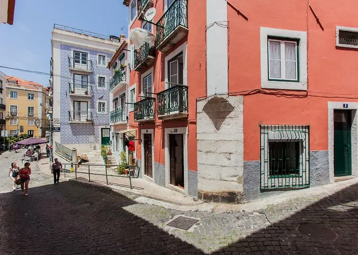 Alfama Sunny & Typical Apartment, By Timecooler דירה ליסבון