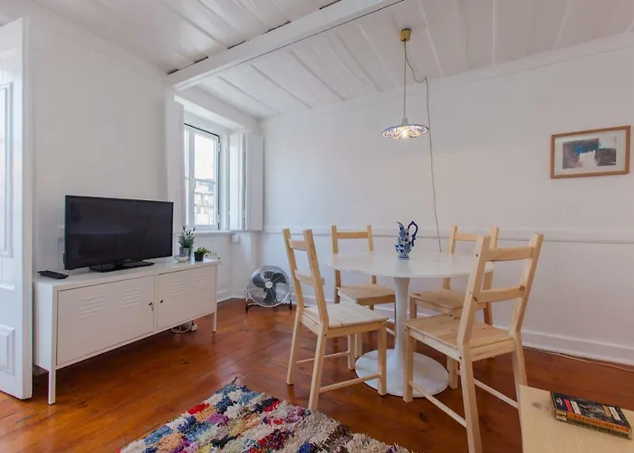 דירה Alfama Sunny & Typical Apartment, By Timecooler ליסבון