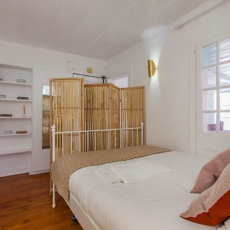 Alfama Sunny & Typical Apartment, By Timecooler Lisbon